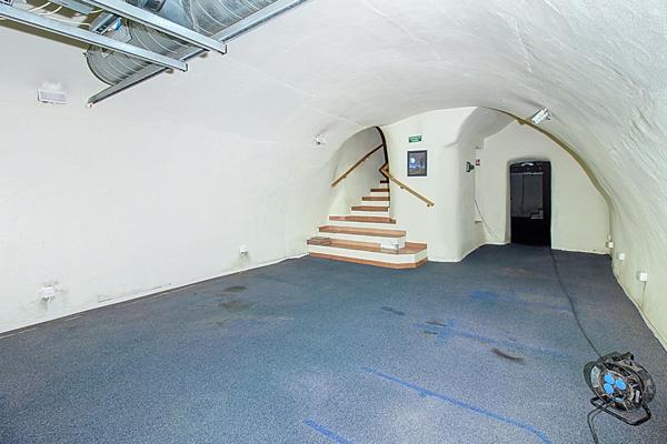 À VENDRE EN EXCLUSIVITÉ - Local de 158 m² à TRANS EN PROVENCE