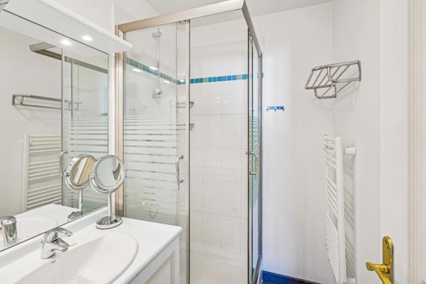 CHATOU- MAISON FAMILIALE récente - 5 chambres - Résidence privée fermée.