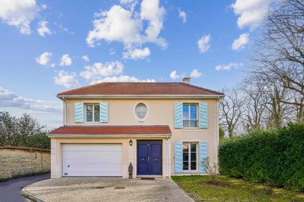 CHATOU- MAISON FAMILIALE récente - 5 chambres - Résidence privée fermée.