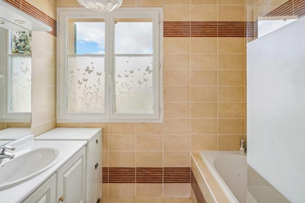 CHATOU- MAISON FAMILIALE récente - 5 chambres - Résidence privée fermée.