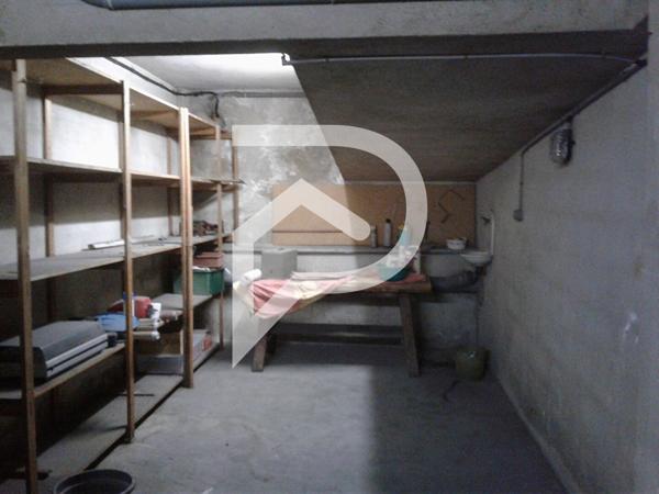 Parking / box 49 m2