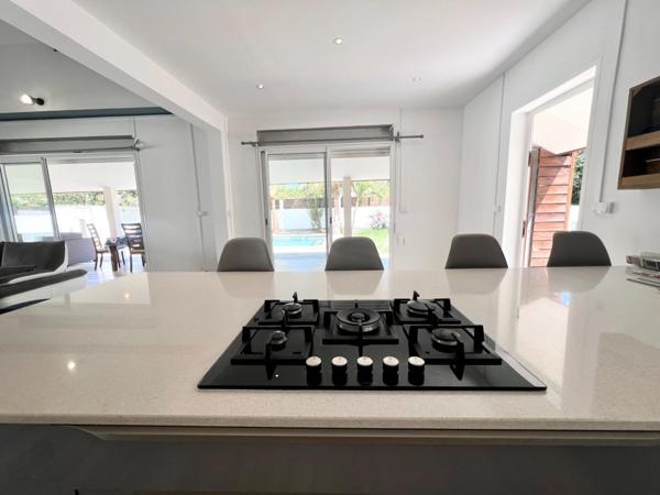 Maison à vendre 6 pièces SAINT GILLES LES BAINS (974)