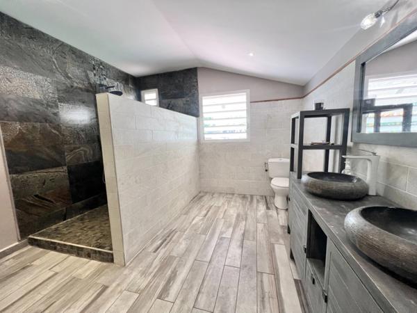 Maison à vendre 6 pièces SAINT GILLES LES BAINS (974)