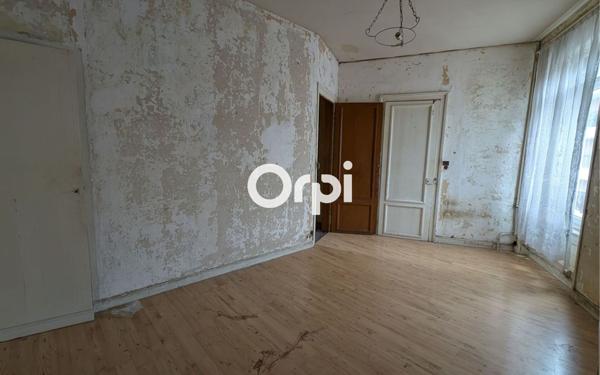 Immeuble à vendre    3 pièces • 190,28 m2 Lille