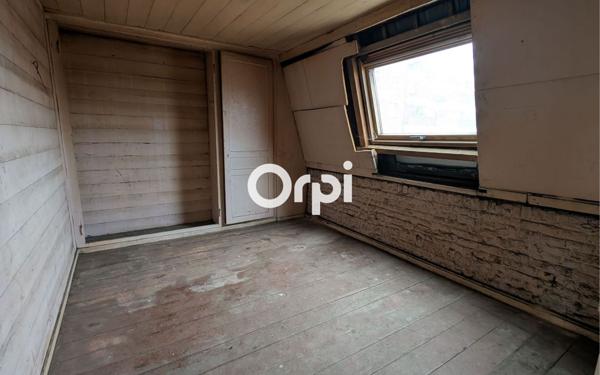 Immeuble à vendre    3 pièces • 190,28 m2 Lille