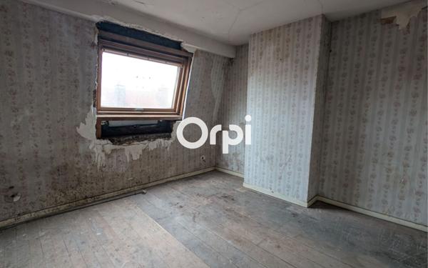 Immeuble à vendre    3 pièces • 190,28 m2 Lille