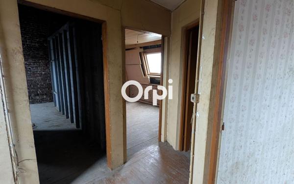 Immeuble à vendre    3 pièces • 190,28 m2 Lille