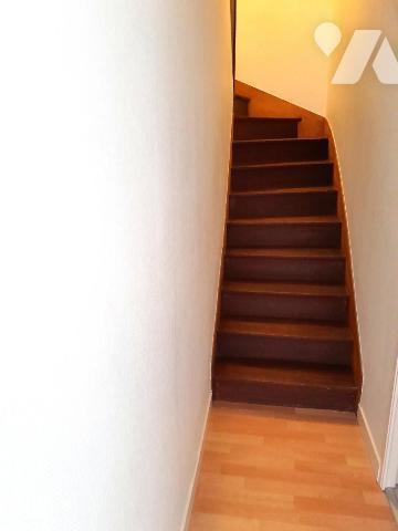 OLIVET -BOURG, Dans résidence - APPARTEMENT T3  AU DERNIER ETAGE- PARKING-SOUS-SOL et CAVE