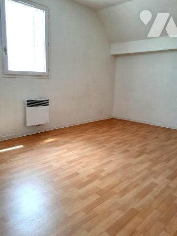 OLIVET -BOURG, Dans résidence - APPARTEMENT T3  AU DERNIER ETAGE- PARKING-SOUS-SOL et CAVE