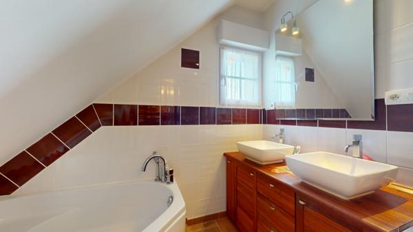 Berthenay (37510) Longère avec piscine BERTHENAY