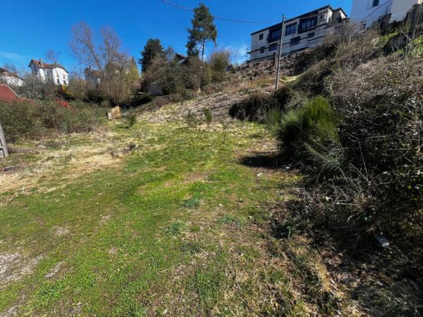 Terrain constructible de 989 m2