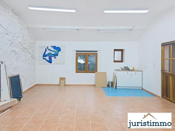 Camaret-sur-Aigues (84850) Maison de 265 m² et de nombreuses dépendances de 250m² énorme potentiel sur un terrain agricole de 2803m²