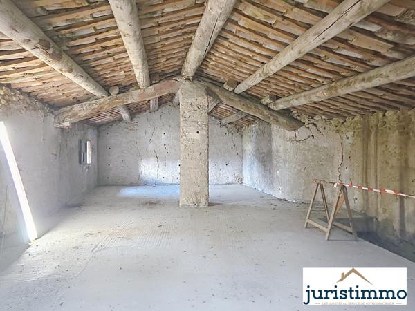 Camaret-sur-Aigues (84850) Maison de 265 m² et de nombreuses dépendances de 250m² énorme potentiel sur un terrain agricole de 2803m²