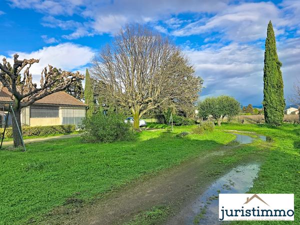 Camaret-sur-Aigues (84850) Maison de 265 m² et de nombreuses dépendances de 250m² énorme potentiel sur un terrain agricole de 2803m²