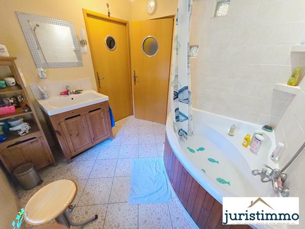 Camaret-sur-Aigues (84850) Maison de 265 m² et de nombreuses dépendances de 250m² énorme potentiel sur un terrain agricole de 2803m²