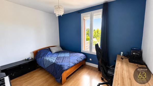Maison Coup de coeur avec beau terrain de 536 m2 clos et arboré, piscinable, garage, abri et cave
