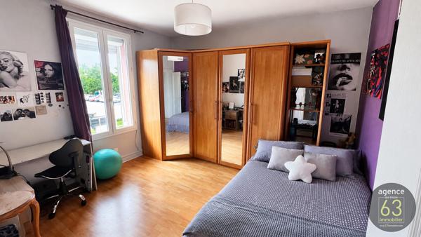 Maison Coup de coeur avec beau terrain de 536 m2 clos et arboré, piscinable, garage, abri et cave