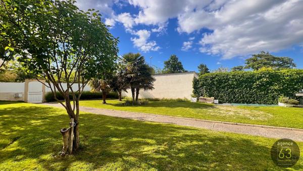 Maison Coup de coeur avec beau terrain de 536 m2 clos et arboré, piscinable, garage, abri et cave
