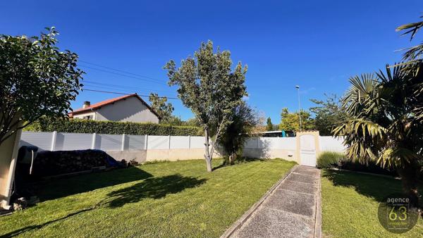 Maison Coup de coeur avec beau terrain de 536 m2 clos et arboré, piscinable, garage, abri et cave
