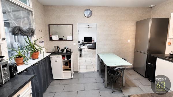 Maison Coup de coeur avec beau terrain de 536 m2 clos et arboré, piscinable, garage, abri et cave