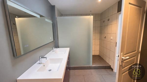 Maison Coup de coeur avec beau terrain de 536 m2 clos et arboré, piscinable, garage, abri et cave