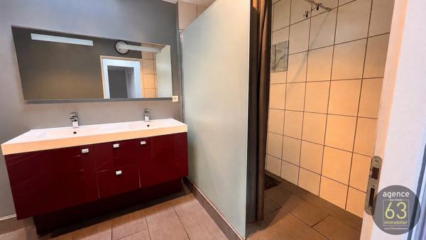 Maison Coup de coeur avec beau terrain de 536 m2 clos et arboré, piscinable, garage, abri et cave