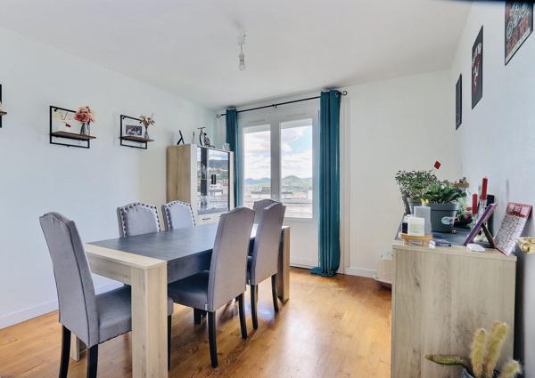 APPART AVEC GARAGE ET CAVE MONTJUZET - VUE IMPRENABLE SUR CLERMONT-FERRAND