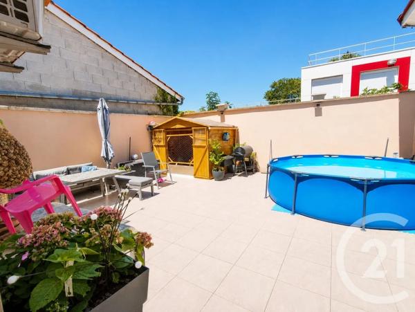 Maison à vendre  5 pièces - 105 m 2   VAULX EN VELIN  - 69