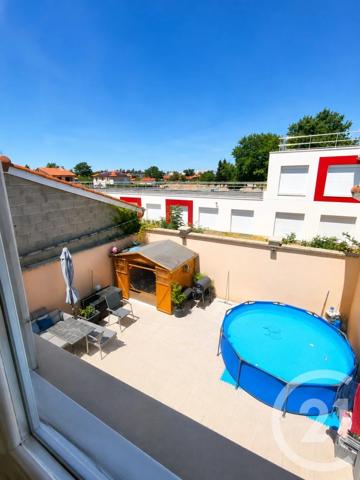 Maison à vendre  5 pièces - 105 m 2   VAULX EN VELIN  - 69