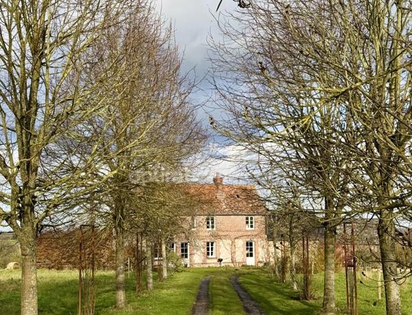 Corps de ferme à vendre proche LISIEUX(14) - Maison et divers bâtiments sur plus de 5 hectares