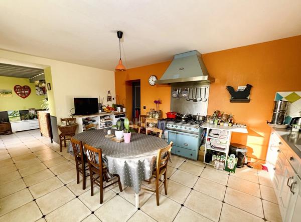 Corps de ferme à vendre proche LISIEUX(14) - Maison et divers bâtiments sur plus de 5 hectares