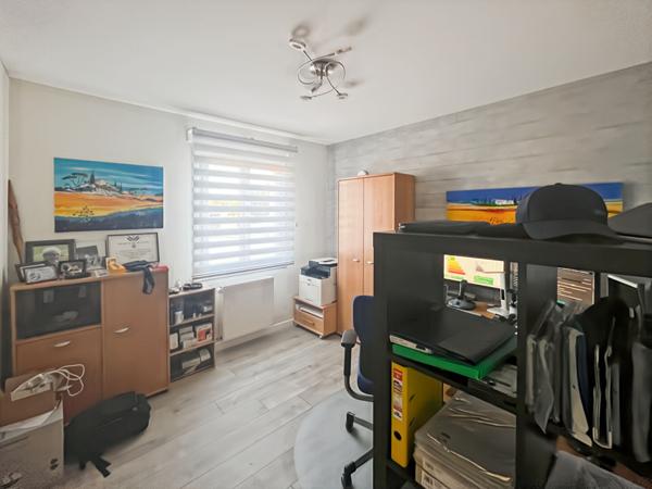 A VENDRE - Superbe maison de plain pied avec piscine, proche des commodités