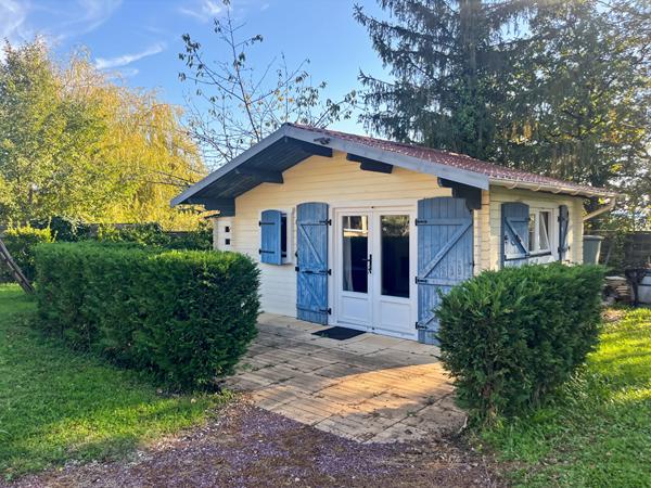 A VENDRE - Superbe maison de plain pied avec piscine, proche des commodités