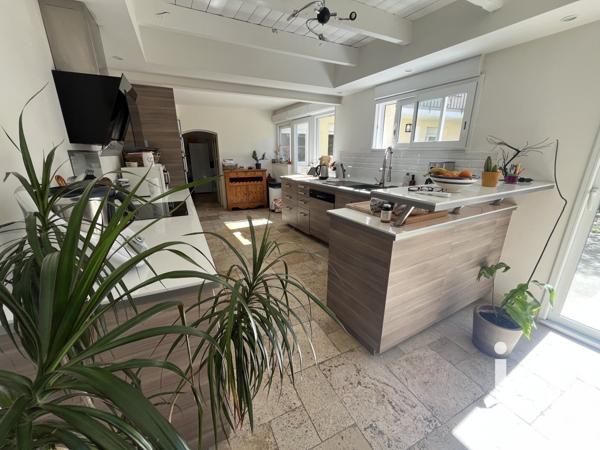 Maison de ville 8 pièces de 245 m² à Parthenay (79200)