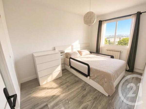 Appartement F4 à vendre  4 pièces - 57,83 m 2   TOULON  - 83