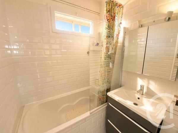 Appartement F4 à vendre  4 pièces - 57,83 m 2   TOULON  - 83