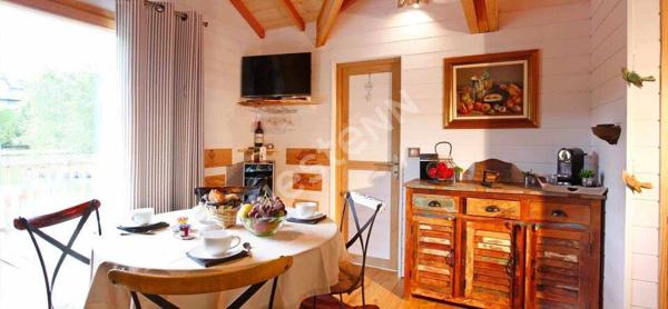 Chalet avec étang en Corrèze à vendre - 2 chambres -SPA- 1,6 ha de terrain- étang