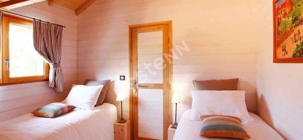 Chalet avec étang en Corrèze à vendre - 2 chambres -SPA- 1,6 ha de terrain- étang