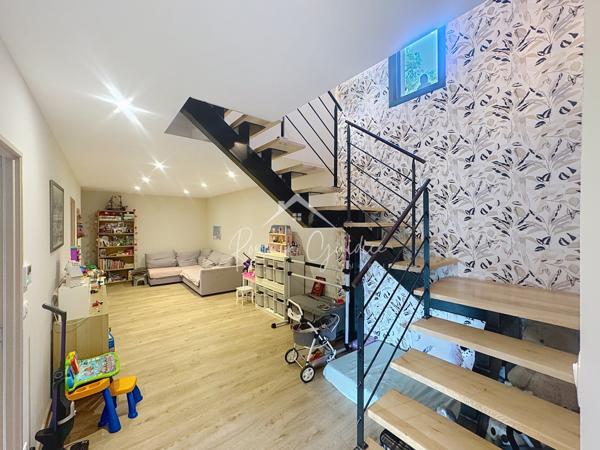 Millau (12100) BIEN DE PRESTIGE TYPE 8 DE 251 M2 SUR TERRAIN DE 2319 M2