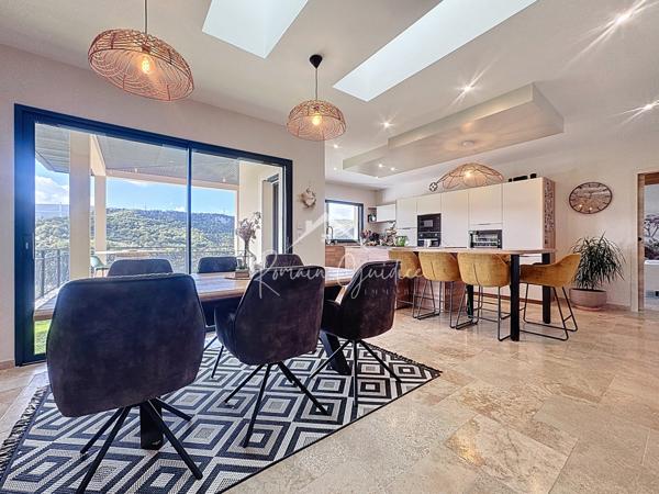 Millau (12100) BIEN DE PRESTIGE TYPE 8 DE 251 M2 SUR TERRAIN DE 2319 M2