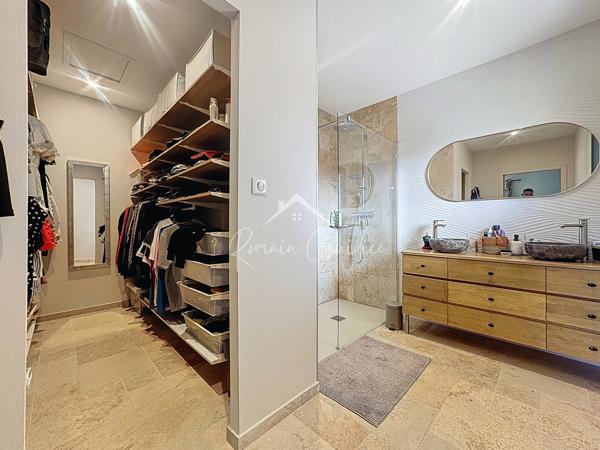 Millau (12100) BIEN DE PRESTIGE TYPE 8 DE 251 M2 SUR TERRAIN DE 2319 M2