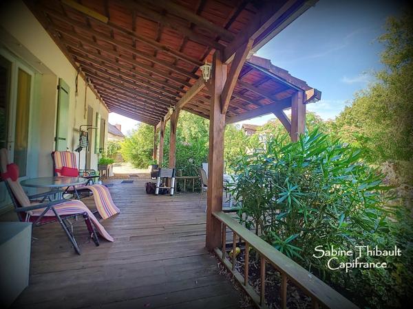 Dpt Maine-et-Loire (49) à vendre Noyant maison 4 pièces (129 m2) + gîte 3 pièces (77 m2) - Terrain : 6122 m2