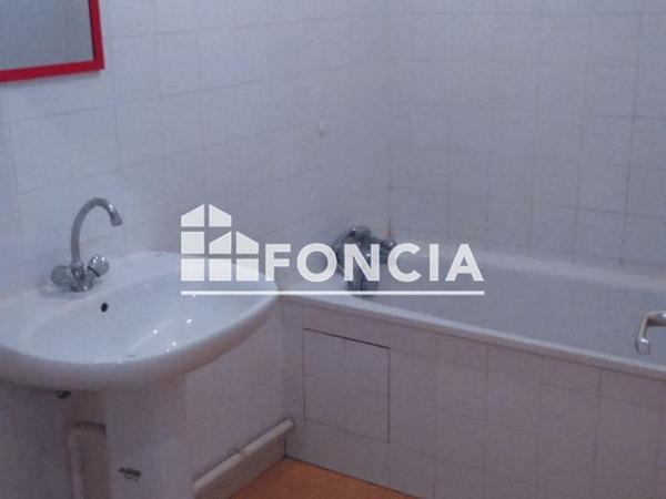 Location Appartement 2 pièces 50.65 m² - 44 RUE DE VERDUN St Vallier 26240