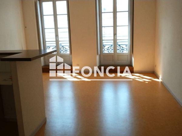 Location Appartement 2 pièces 50.65 m² - 44 RUE DE VERDUN St Vallier 26240