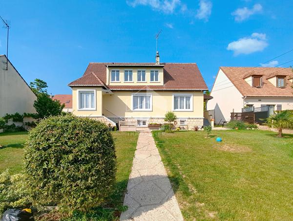 À vendre  Belle maison familiale de 117m2 sur grand terrain de 832 m² à Chaumontel