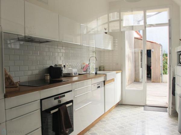 MAISON DE VILLE DES ANNEES 1950, 170M2, 6 CHAMBRES AVEC PETIT JARDIN