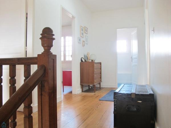 MAISON DE VILLE DES ANNEES 1950, 170M2, 6 CHAMBRES AVEC PETIT JARDIN