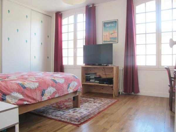 MAISON DE VILLE DES ANNEES 1950, 170M2, 6 CHAMBRES AVEC PETIT JARDIN