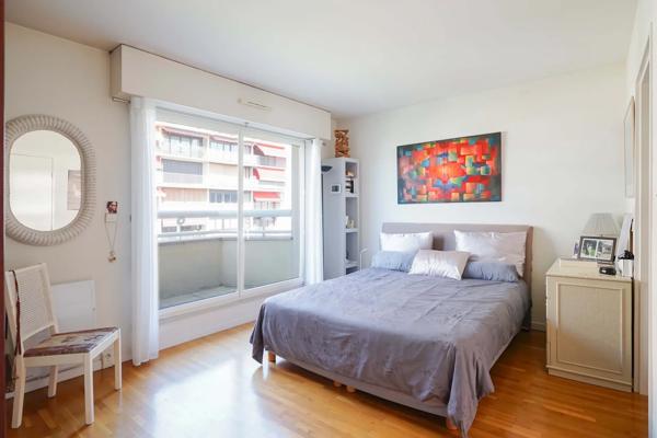 Appartement Paris 19 e - BUTTES-CHAUMONT / PYRÉNÉES