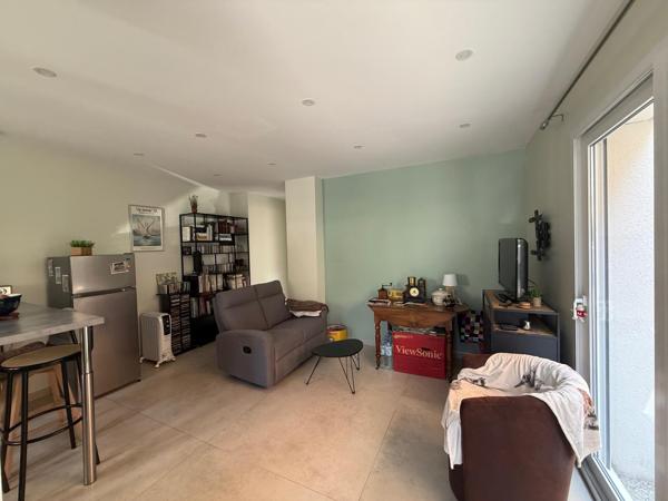 Cadre paisible, grande terrasse en L, appartement moderne